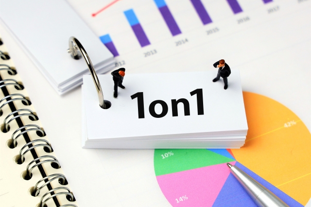 「1on1」経験した部下は約6割と普及も、面談に満足しているのは約半数